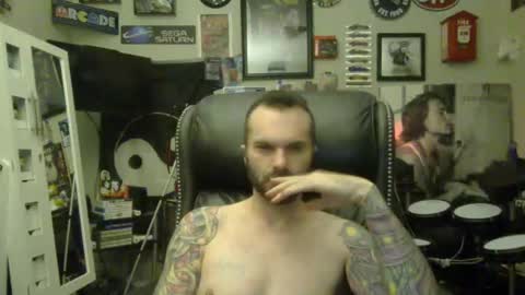 Snapshot of lil_tea_break_6996 chatting on February 16, 8:43 am t online show from February 16, 8:43 am