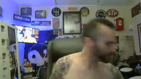 Snapshot of lil_tea_break_6996 chatting on February 17, 1:47 am t online show from February 17, 1:47 am