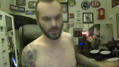 Snapshot of lil_tea_break_6996 chatting on February 17, 10:51 am t online show from February 17, 10:51 am