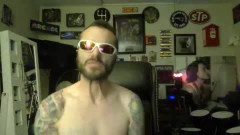 Snapshot of lil_tea_break_6996 chatting on February 17, 11:20 pm t online show from February 17, 11:20 pm