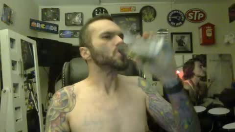 Snapshot of lil_tea_break_6996 chatting on February 19, 9:28 am t online show from February 19, 9:28 am