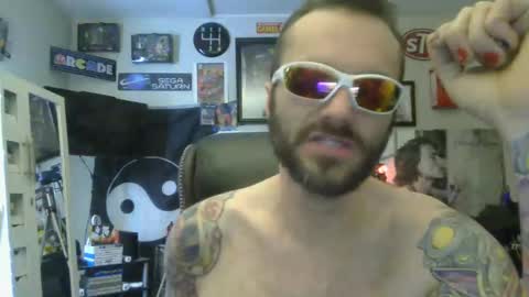 Snapshot of lil_tea_break_6996 chatting on February 23, 1:10 pm t online show from February 23, 1:10 pm