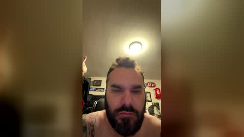 Snapshot of lil_tea_break_6996 chatting on March 21, 3:22 am t online show from March 21, 3:22 am