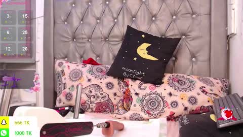   online show from March 6, 4:25 pm