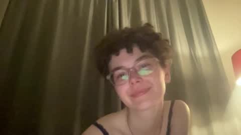 lilac_dreamsss online show from May 20, 11:11 pm