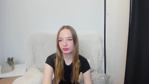 Snapshot of liladesire chatting on January 6, 6:52 pm LiliaDesire online show from January 6, 6:52 pm
