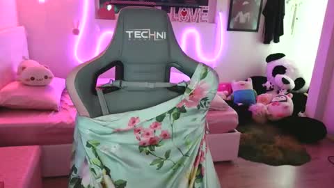 lilbina online show from April 7, 5:30 am