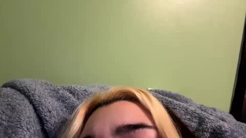 Snapshot of lilcandybits chatting on January 10, 11:08 pm candy online show from January 10, 11:08 pm