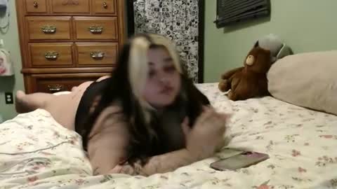 Snapshot of lilcandybits chatting on January 30, 2:27 am candy online show from January 30, 2:27 am