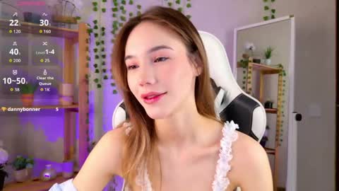 Snapshot of lilcatalia chatting on April 21, 11:16 am Hi im Yuki online show from April 21, 11:16 am