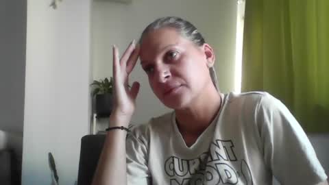 Snapshot of lilhearta chatting on June 15, 3:47 pm Andreea online show from June 15, 3:47 pm