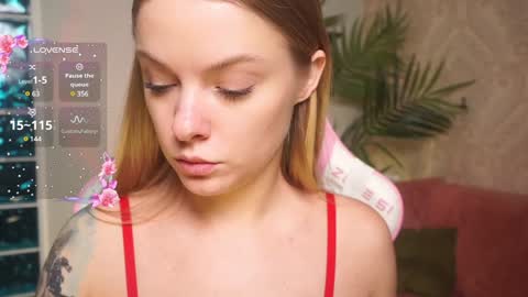 Snapshot of lili_01 chatting on December 9, 10:22 am Lili online show from December 9, 10:22 am