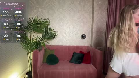 Snapshot of lili_01 chatting on December 26, 8:39 am Lili online show from December 26, 8:39 am