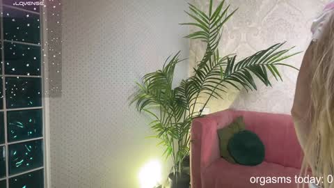 Snapshot of lili_01 chatting on January 7, 2:41 pm Lili online show from January 7, 2:41 pm