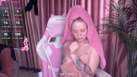 Snapshot of lili_01 chatting on September 16, 7:15 pm Lili online show from September 16, 7:15 pm