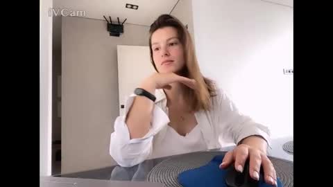 Snapshot of lili_2905 chatting on September 24, 9:34 am lili_2905 online show from September 24, 9:34 am