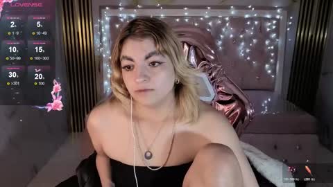 Lili online show from November 6, 3:51 am