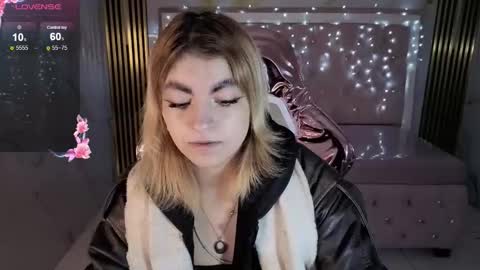 Lili online show from November 18, 3:12 am