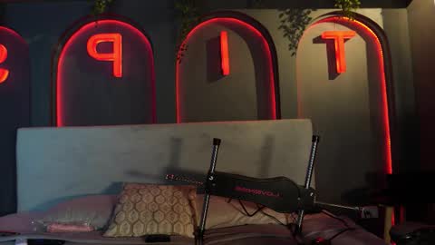 Lili  online show from February 4, 1:50 pm