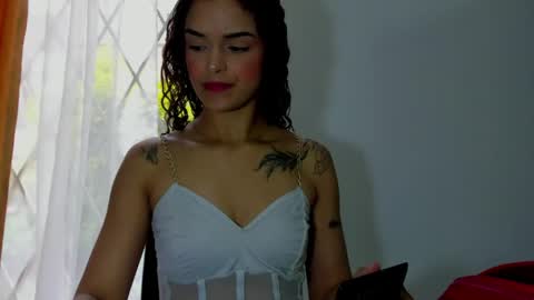 Snapshot of lili_evanss chatting on April 13, 5:29 pm lili_evanss online show from April 13, 5:29 pm