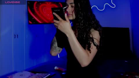 Snapshot of lili_evanss chatting on April 24, 2:08 pm lili_evanss online show from April 24, 2:08 pm