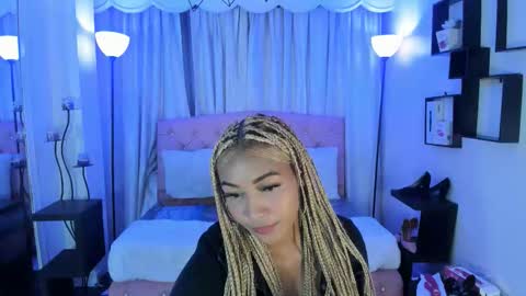 Snapshot of lili_harvey chatting on October 3, 3:25 am Lili online show from October 3, 3:25 am