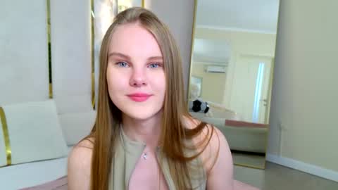 Snapshot of lili_lohan chatting on July 7, 7:23 am lili_lohan online show from July 7, 7:23 am