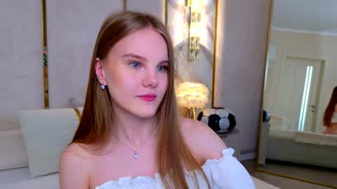 Snapshot of lili_lohan chatting on July 14, 6:07 am lili_lohan online show from July 14, 6:07 am
