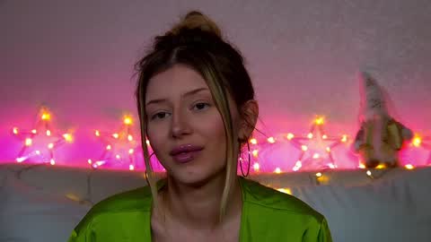 Mia online show from December 15, 10:18 am