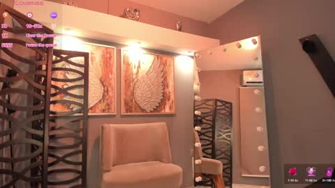 holis soy lily chang no olvides el pulgar arriba es muy importante para mi 3 independent model online show from September 23, 8:56 pm