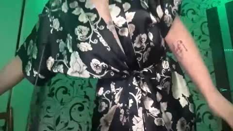 Lili online show from December 5, 7:10 pm