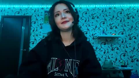 Lili online show from December 21, 9:00 pm