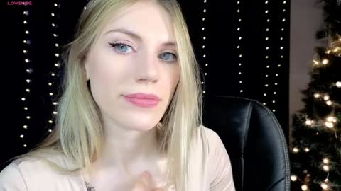Snapshot of lilianna_wilde chatting on January 4, 3:49 pm Anna online show from January 4, 3:49 pm