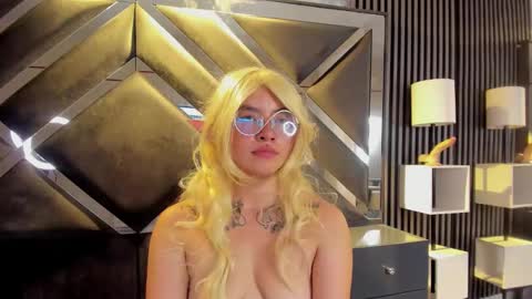 Snapshot of lilibeth___ chatting on January 18, 9:24 am Lili online show from January 18, 9:24 am