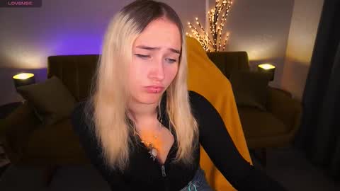 lilielfie online show from November 5, 1:44 pm