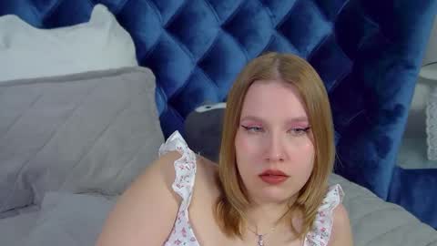 LiliLinn online show from May 5, 5:04 am