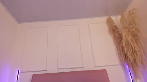 Snapshot of lilily_lv chatting on September 19, 12:23 am Lilly online show from September 19, 12:23 am