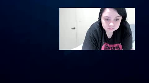 Snapshot of lilimariexx chatting on February 17, 9:19 pm Lili Marie online show from February 17, 9:19 pm