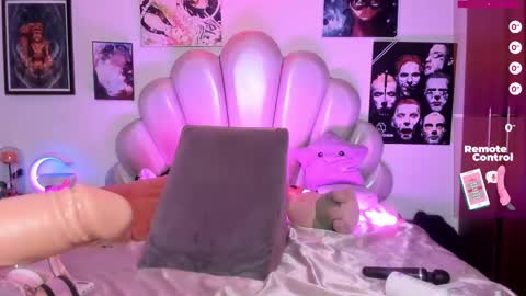 Snapshot of lilith_asmodeus chatting on February 21, 1:44 am online show from February 21, 1:44 am