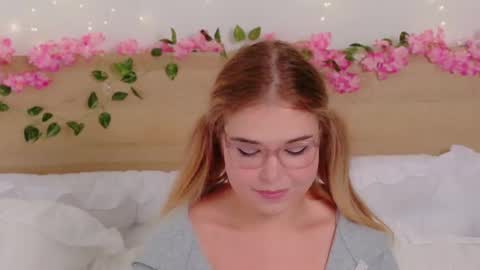 Lilith Bonheur online show from December 19, 2:07 am