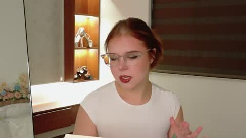 Snapshot of lilith_bonheur chatting on June 27, 10:04 pm Lilith Bonheur online show from June 27, 10:04 pm