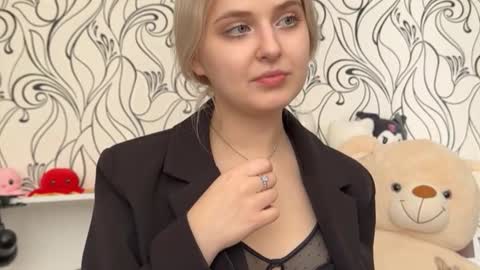 Snapshot of lilith_butterfly chatting on March 10, 11:37 am Lilly online show from March 10, 11:37 am