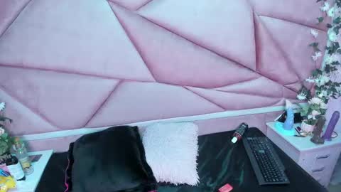 lilith cooper20 online show from January 9, 12:35 am