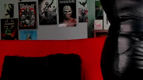 Snapshot of lilith_deveraux_ chatting on May 20, 3:51 pm MISTRESS LILITH online show from May 20, 3:51 pm
