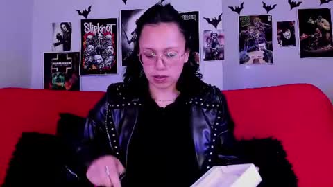 Snapshot of lilith_deveraux_ chatting on June 13, 3:21 pm MISTRESS LILITH online show from June 13, 3:21 pm