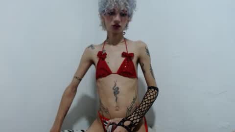 Snapshot of lilith_evil7 chatting on December 12, 6:03 am lilith_evil7 online show from December 12, 6:03 am