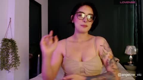 Snapshot of lilith_lennox chatting on March 30, 11:50 pm lilith online show from March 30, 11:50 pm