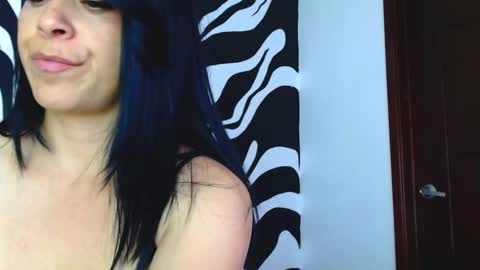 Snapshot of lilith_luv_ chatting on February 16, 7:04 am kata online show from February 16, 7:04 am