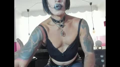 Snapshot of lilith_madame_satan chatting on March 8, 4:22 pm lilith_madame_satan online show from March 8, 4:22 pm