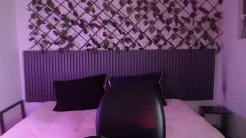 Lilith Patton  online show from December 19, 12:45 pm